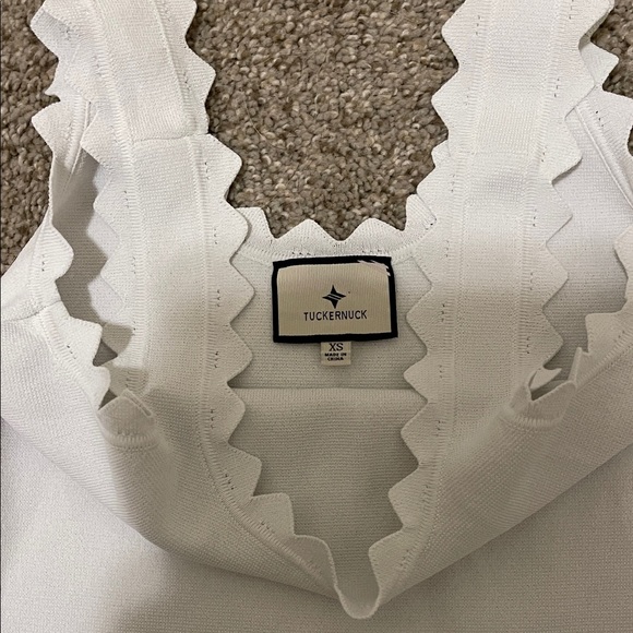 EUC! Tuckernuck Ric Rac Compression Scalloped Edge White Tank Top, Size XS - Picture 8 of 9